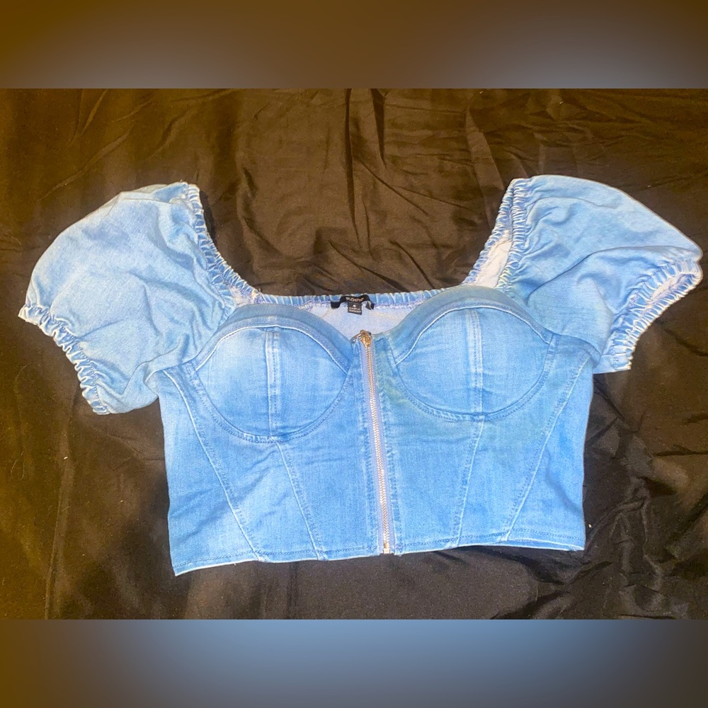 Bluish stretchy blue denim short sleeve crop top